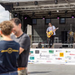 Gårdfest d. 09-08-2025: Fotograf Anita Ósk Hilmarsdóttir Fastrup og Kim Fastrup taselvfoto.dk