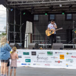 Gårdfest d. 09-08-2025: Fotograf Anita Ósk Hilmarsdóttir Fastrup og Kim Fastrup taselvfoto.dk