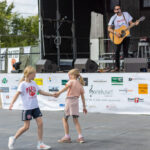 Gårdfest d. 09-08-2025: Fotograf Anita Ósk Hilmarsdóttir Fastrup og Kim Fastrup taselvfoto.dk