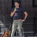 Gårdfest d. 09-08-2025: Fotograf Anita Ósk Hilmarsdóttir Fastrup og Kim Fastrup taselvfoto.dk