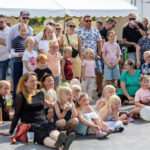 Gårdfest d. 09-08-2025: Fotograf Anita Ósk Hilmarsdóttir Fastrup og Kim Fastrup taselvfoto.dk