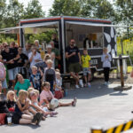 Gårdfest d. 09-08-2025: Fotograf Anita Ósk Hilmarsdóttir Fastrup og Kim Fastrup taselvfoto.dk