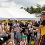 Gårdfest d. 09-08-2025: Fotograf Anita Ósk Hilmarsdóttir Fastrup og Kim Fastrup taselvfoto.dk