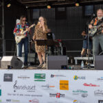 Gårdfest d. 09-08-2025: Fotograf Anita Ósk Hilmarsdóttir Fastrup og Kim Fastrup taselvfoto.dk