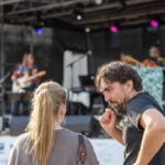 Gårdfest d. 09-08-2025: Fotograf Anita Ósk Hilmarsdóttir Fastrup og Kim Fastrup taselvfoto.dk