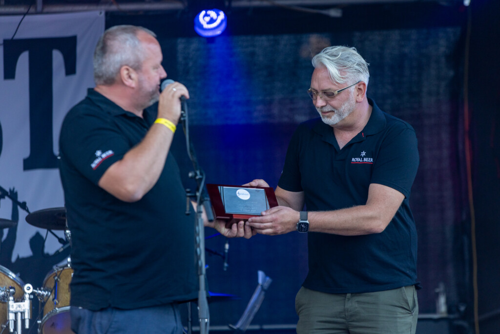 Gårdfest d. 09-08-2025: Fotograf Anita Ósk Hilmarsdóttir Fastrup og Kim Fastrup taselvfoto.dk