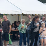 Gårdfest d. 09-08-2025: Fotograf Anita Ósk Hilmarsdóttir Fastrup og Kim Fastrup taselvfoto.dk