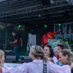 Gårdfest d. 09-08-2025: Fotograf Anita Ósk Hilmarsdóttir Fastrup og Kim Fastrup taselvfoto.dk