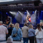 Gårdfest d. 09-08-2025: Fotograf Anita Ósk Hilmarsdóttir Fastrup og Kim Fastrup taselvfoto.dk