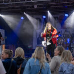 Gårdfest d. 09-08-2025: Fotograf Anita Ósk Hilmarsdóttir Fastrup og Kim Fastrup taselvfoto.dk