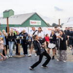 Gårdfest d. 09-08-2025: Fotograf Anita Ósk Hilmarsdóttir Fastrup og Kim Fastrup taselvfoto.dk