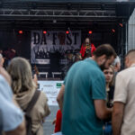 Gårdfest d. 09-08-2025: Fotograf Anita Ósk Hilmarsdóttir Fastrup og Kim Fastrup taselvfoto.dk