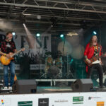 Gårdfest d. 09-08-2025: Fotograf Anita Ósk Hilmarsdóttir Fastrup og Kim Fastrup taselvfoto.dk