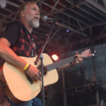 Gårdfest d. 09-08-2025: Fotograf Anita Ósk Hilmarsdóttir Fastrup og Kim Fastrup taselvfoto.dk