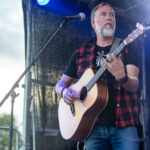 Gårdfest d. 09-08-2025: Fotograf Anita Ósk Hilmarsdóttir Fastrup og Kim Fastrup taselvfoto.dk