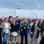 Gårdfest d. 09-08-2025: Fotograf Anita Ósk Hilmarsdóttir Fastrup og Kim Fastrup taselvfoto.dk