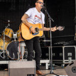 Gårdfest d. 09-08-2025: Fotograf Anita Ósk Hilmarsdóttir Fastrup og Kim Fastrup taselvfoto.dk