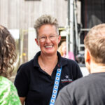 Gårdfest d. 09-08-2025: Fotograf Anita Ósk Hilmarsdóttir Fastrup og Kim Fastrup taselvfoto.dk