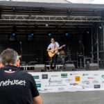 Gårdfest d. 09-08-2025: Fotograf Anita Ósk Hilmarsdóttir Fastrup og Kim Fastrup taselvfoto.dk