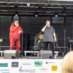 Gårdfest d. 09-08-2025: Fotograf Anita Ósk Hilmarsdóttir Fastrup og Kim Fastrup taselvfoto.dk