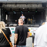 Gårdfest d. 09-08-2025: Fotograf Anita Ósk Hilmarsdóttir Fastrup og Kim Fastrup taselvfoto.dk