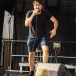 Gårdfest d. 09-08-2025: Fotograf Anita Ósk Hilmarsdóttir Fastrup og Kim Fastrup taselvfoto.dk