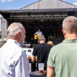 Gårdfest d. 09-08-2025: Fotograf Anita Ósk Hilmarsdóttir Fastrup og Kim Fastrup taselvfoto.dk