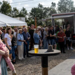 Gårdfest d. 09-08-2025: Fotograf Anita Ósk Hilmarsdóttir Fastrup og Kim Fastrup taselvfoto.dk