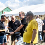 Gårdfest d. 09-08-2025: Fotograf Anita Ósk Hilmarsdóttir Fastrup og Kim Fastrup taselvfoto.dk