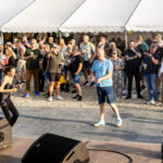 Gårdfest d. 09-08-2025: Fotograf Anita Ósk Hilmarsdóttir Fastrup og Kim Fastrup taselvfoto.dk